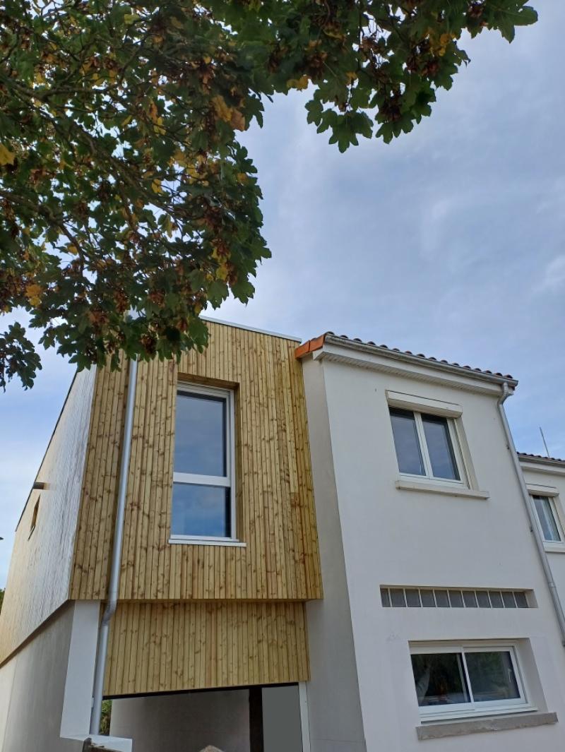 Façade avant bardage bois